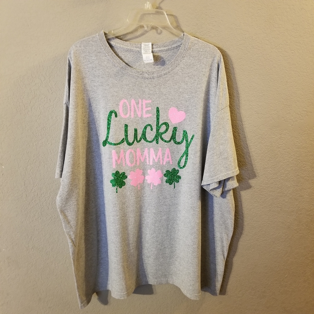 Womens St Patrick's Day Tee Shirt Gray w/ Green/Pink writing One Lucky‎ Mama 3X